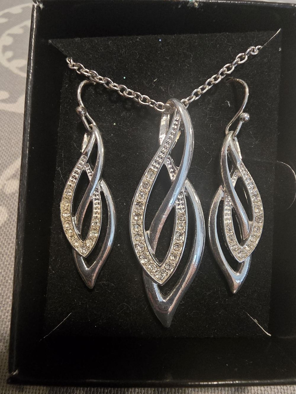Elegant Silver-Tone Crystal Teardrop Necklace & Earring Set